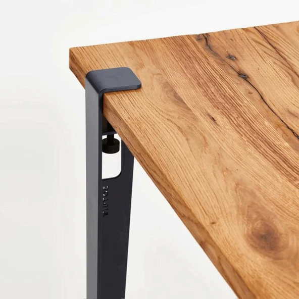 Tiptoe Desk