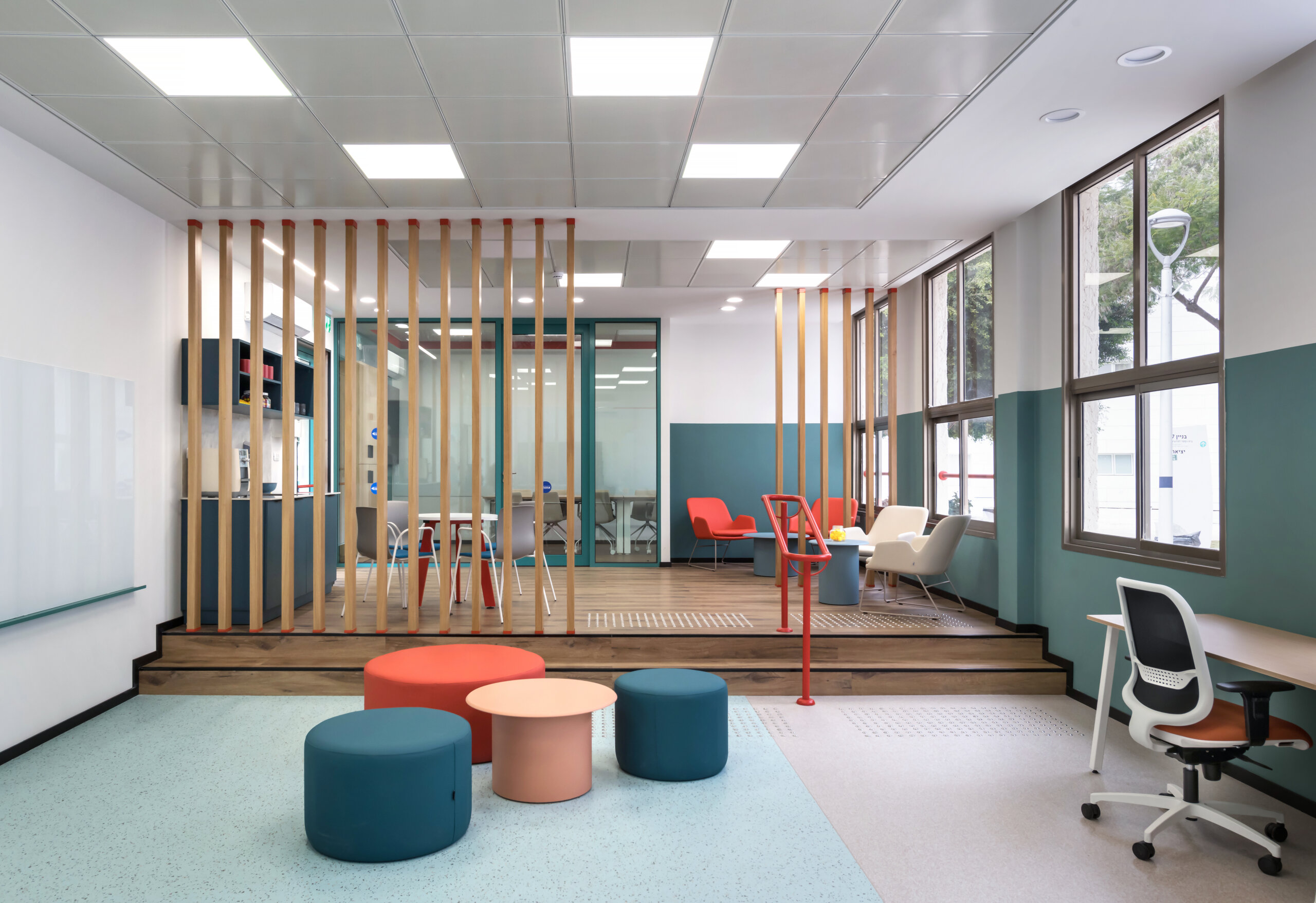 pitaro pouf+drage table+assap