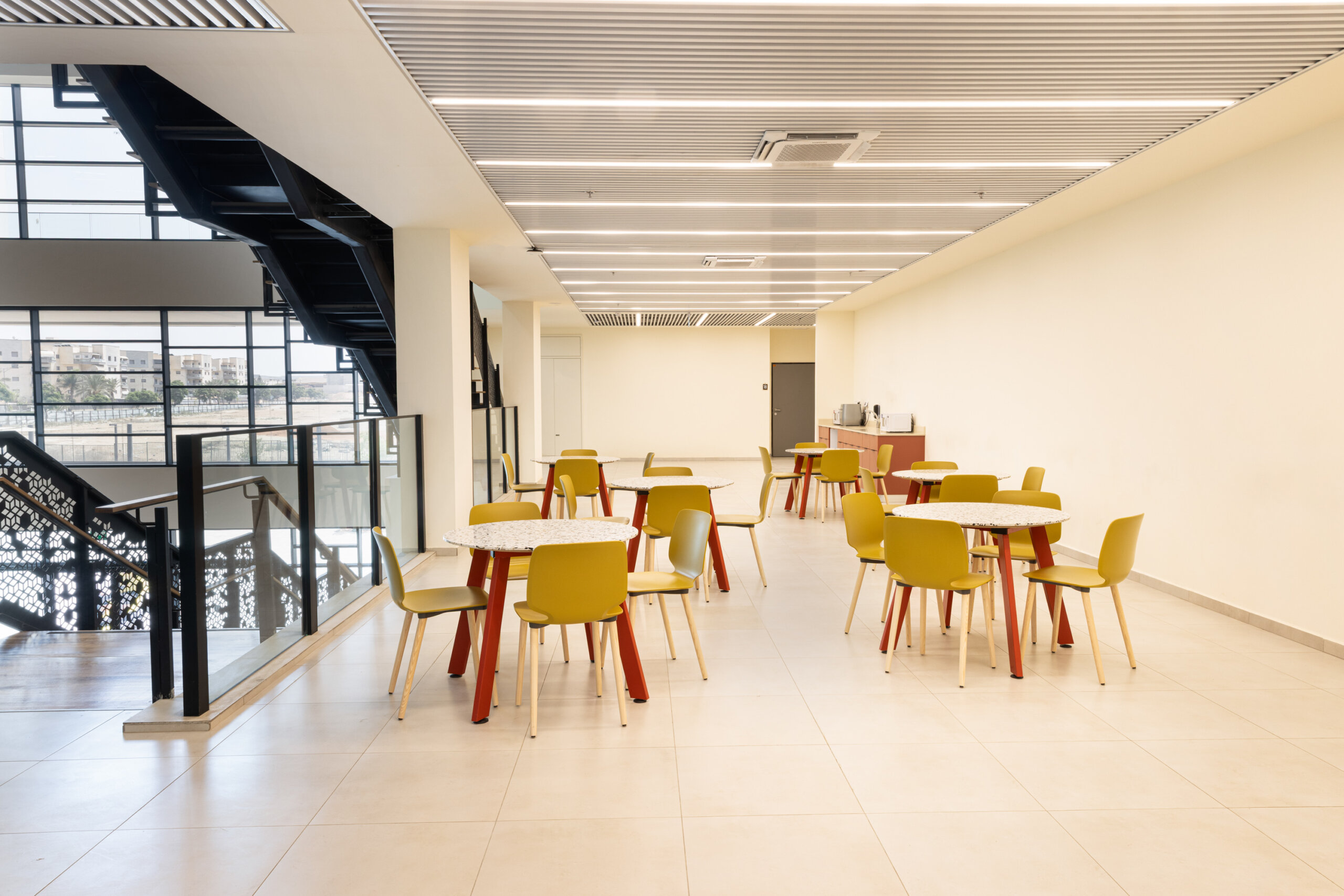 endow round table by Raio+babila chair by Pedrali (4)